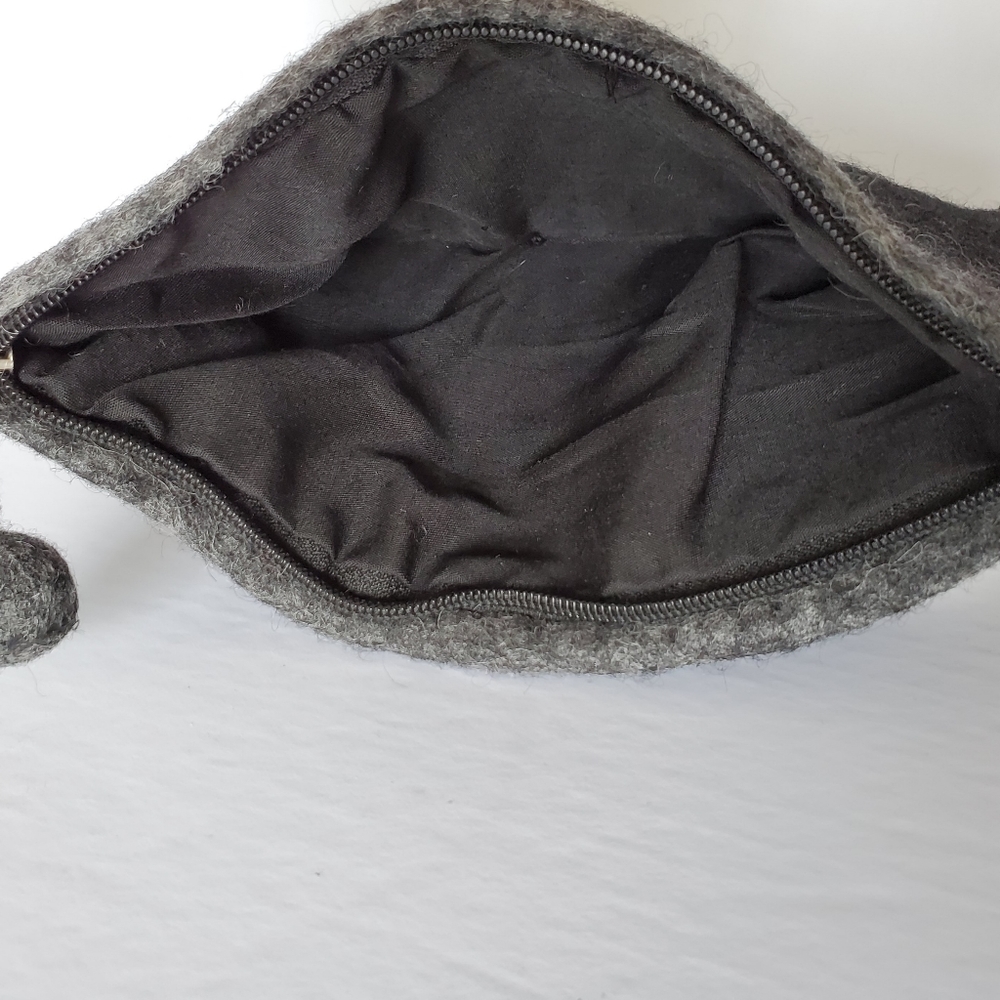 Dimensions Needle Felting black/grey clutch - Picture 3 of 4